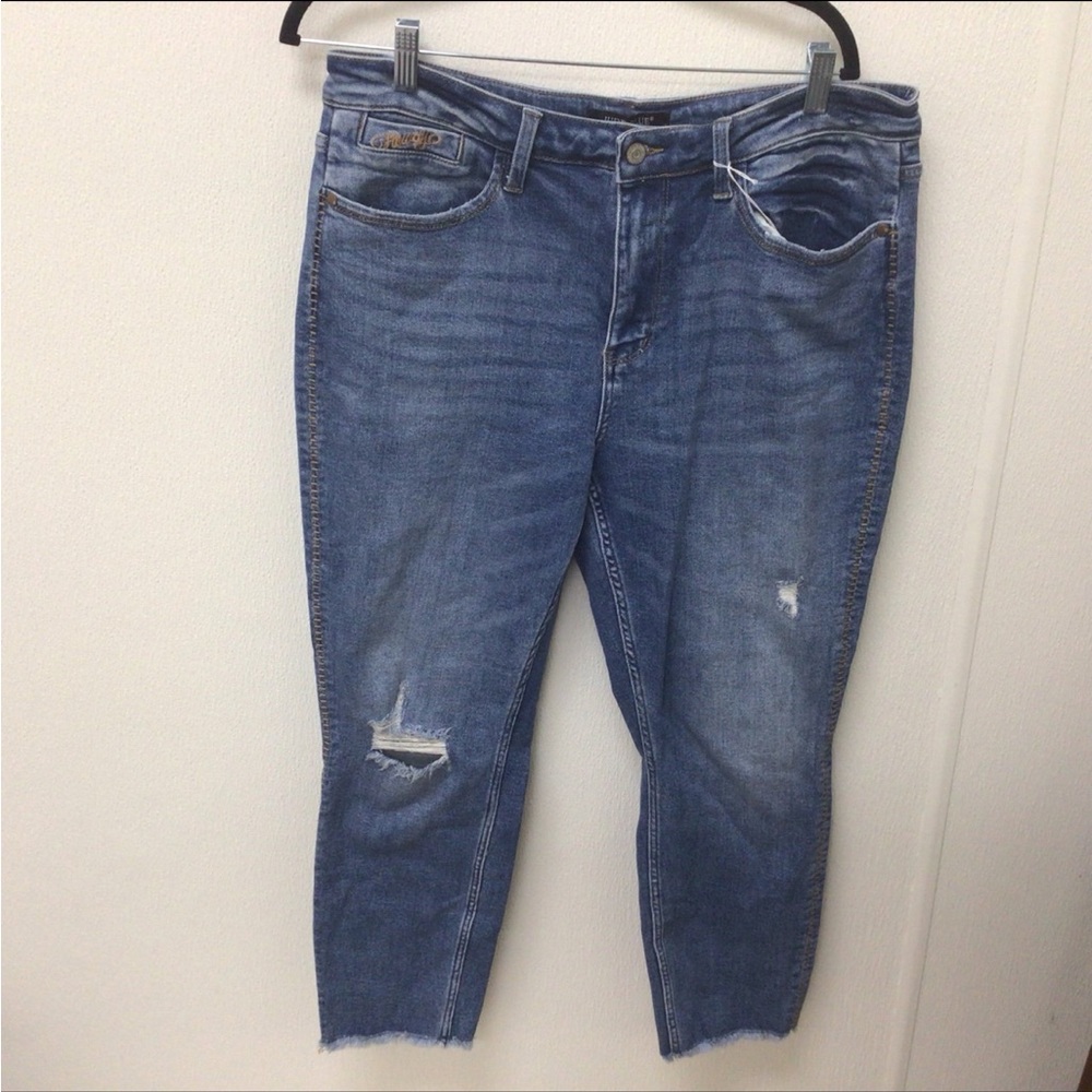 Judy Blue Ankle Cropped Distressed Jeans 15/32